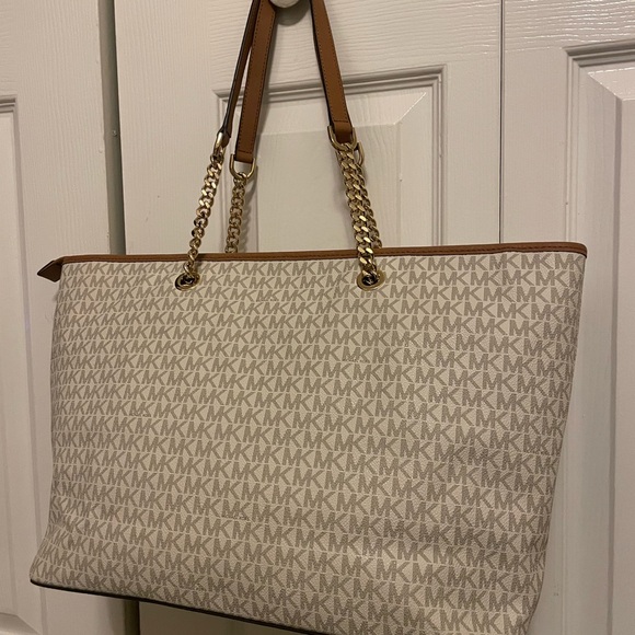 Michael Kors Signature Logo Jet Set Trvael Chain Medium tote - Picture 5 of 7